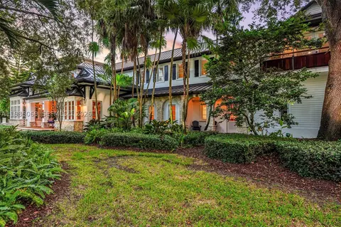 Exterior - 6700 SW 132nd St, Pinecrest, FL 33156 photo 16 of 19