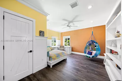 Bedroom - 6700 SW 132nd St, Pinecrest, FL 33156 photo 4 of 8