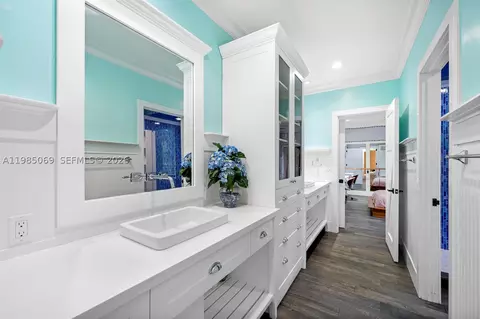 Bath - 6700 SW 132nd St, Pinecrest, FL 33156 photo 10 of 15