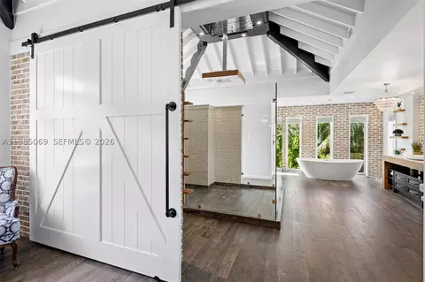 Bath - 6700 SW 132nd St, Pinecrest, FL 33156 photo 2 of 15