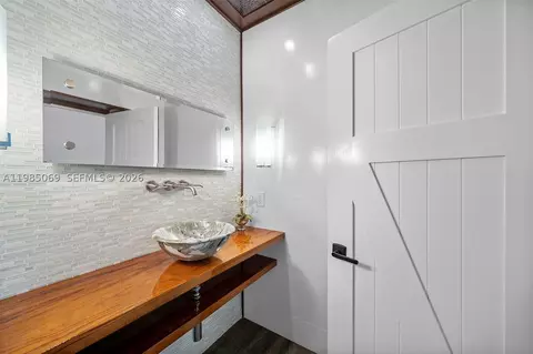 Bath - 6700 SW 132nd St, Pinecrest, FL 33156 photo 1 of 15
