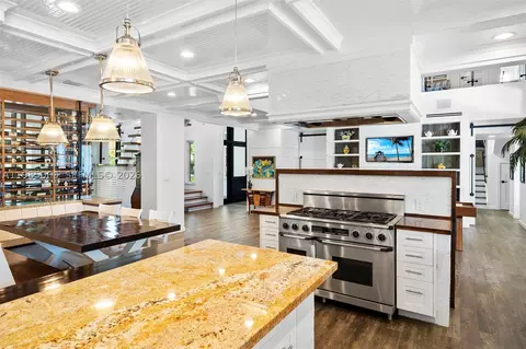 Kitchen - 6700 SW 132nd St, Pinecrest, FL 33156 photo 5 of 6
