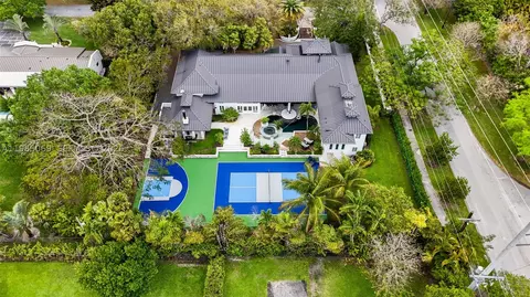 View/Area - 6700 SW 132nd St, Pinecrest, FL 33156 photo 3 of 6