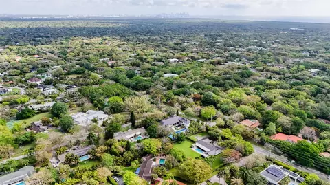 View/Area - 6700 SW 132nd St, Pinecrest, FL 33156 photo 5 of 6