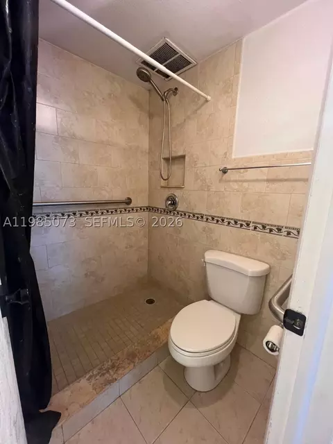 Bath - 1900 W 68th St #D207, Hialeah, FL 33014 photo 5 of 6