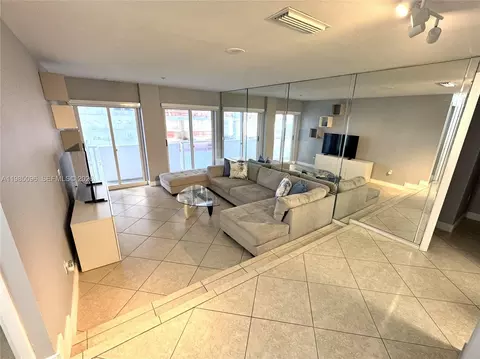 9195 Collins Ave #PH4, Surfside, FL 33154