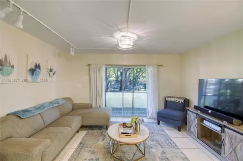 3095 N Oakland Forest Dr #104, Oakland Park, FL 33309