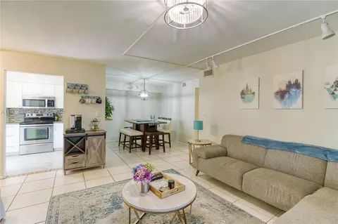 3095 N Oakland Forest Dr #104, Oakland Park, FL 33309