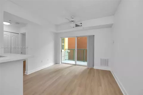 6001 SW 70 St #208, South Miami, FL 33143