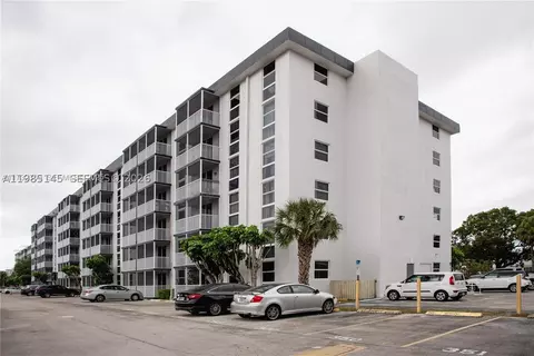 16950 W Dixie Hwy #A-529, North Miami Beach, FL 33160