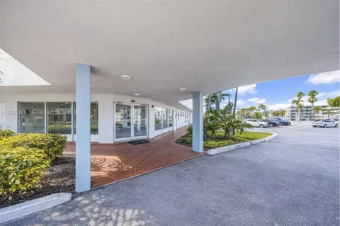 1750 NE 191st St #106-1, Miami, FL 33179