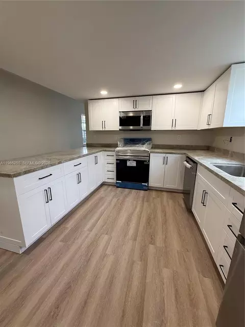 370 Flagami Blvd, Miami, FL 33144