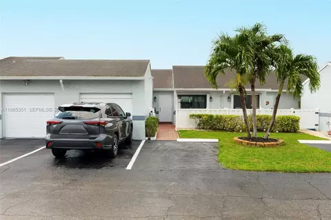 2640 W Gately Dr W #1102, West Palm Beach, FL 33415