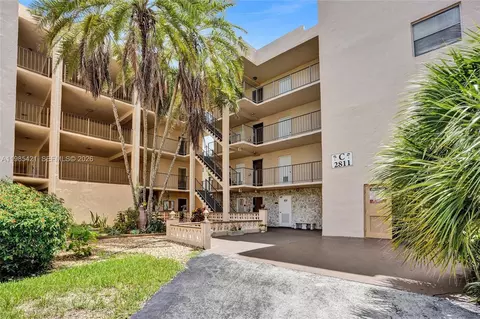 2811 Somerset Dr #405, Lauderdale Lakes, FL 33311