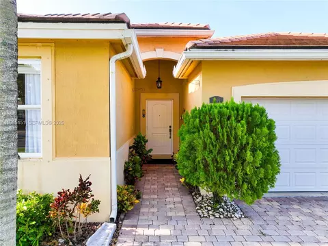 3090 SE 7th Ct, Homestead, FL 33033