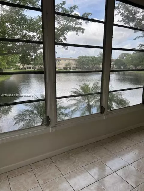 5103 NW 35th St #503, Lauderdale Lakes, FL 33319