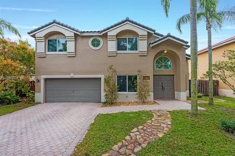 2590 N Rampart Way N, Hollywood, FL 33026