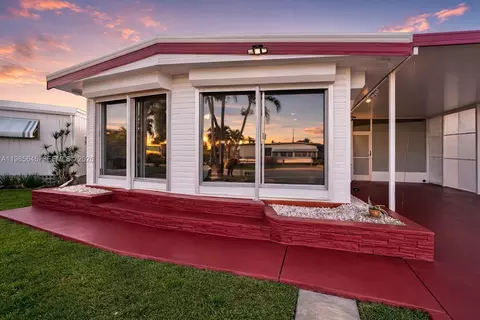 2260 SW 85th Way, Davie, FL 33324