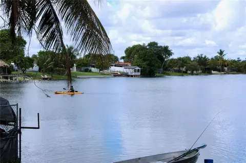 8140 W 12th Ave, Hialeah, FL 33014