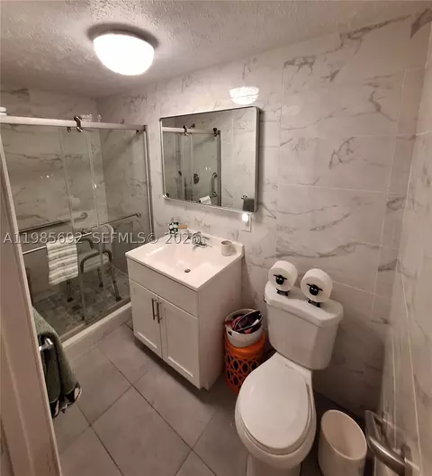 Bath - 5525 SE Ault Ave, Stuart, FL 34997 photo 3 of 3