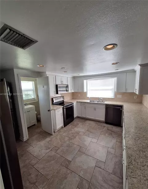Kitchen - 5525 SE Ault Ave, Stuart, FL 34997 photo 1 of 1