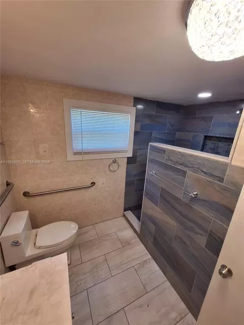 Bath - 5525 SE Ault Ave, Stuart, FL 34997 photo 2 of 2