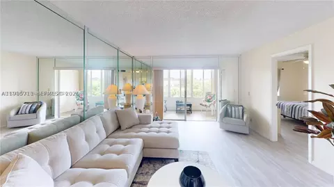9621 Sunrise Lakes Blvd #302, Sunrise, FL 33322