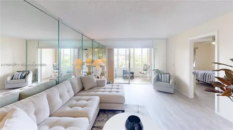 9621 Sunrise Lakes Blvd #302, Sunrise, FL 33322