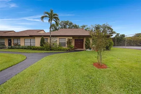 7506 SW 26th Ct #10, Davie, FL 33314