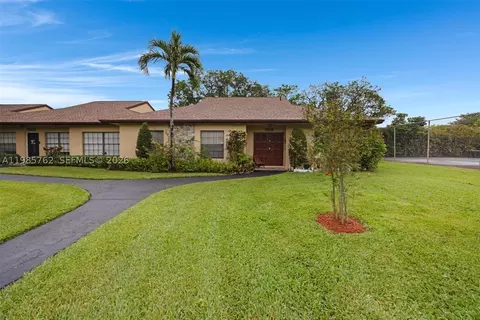 7506 SW 26th Ct #10, Davie, FL 33314