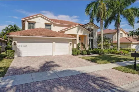 1633 Victoria Pointe Ln, Weston, FL 33327