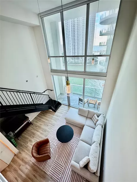 300 S Biscayne Blvd #L-1210, Miami, FL 33131