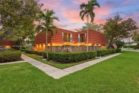 752 NW 98th Way, Plantation, FL 33324