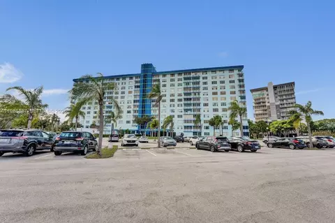 4001 Hillcrest Dr #602-4, Hollywood, FL 33021