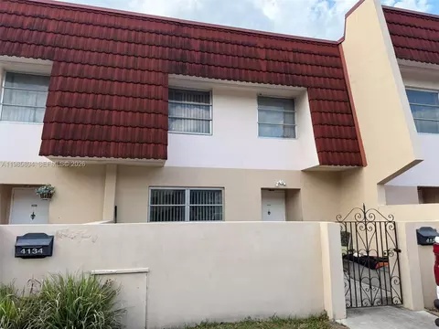 4136 Inverrary Dr #15C, Lauderhill, FL 33319