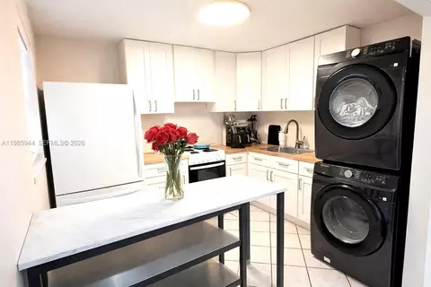 7830 NW 33rd St #308, Hollywood, FL 33024