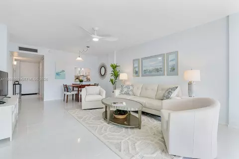 109 Royal Park Dr #2F, Oakland Park, FL 33309