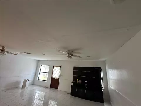 Living - 162 SE 27th Way, Boynton Beach, FL 33435 photo 6 of 7