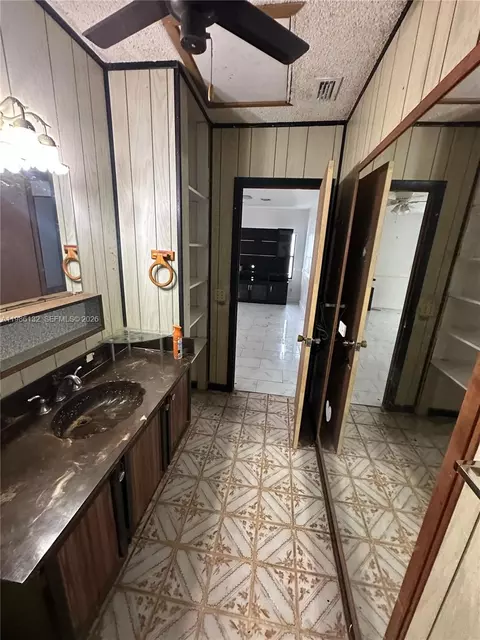 Bath - 162 SE 27th Way, Boynton Beach, FL 33435 photo 2 of 7