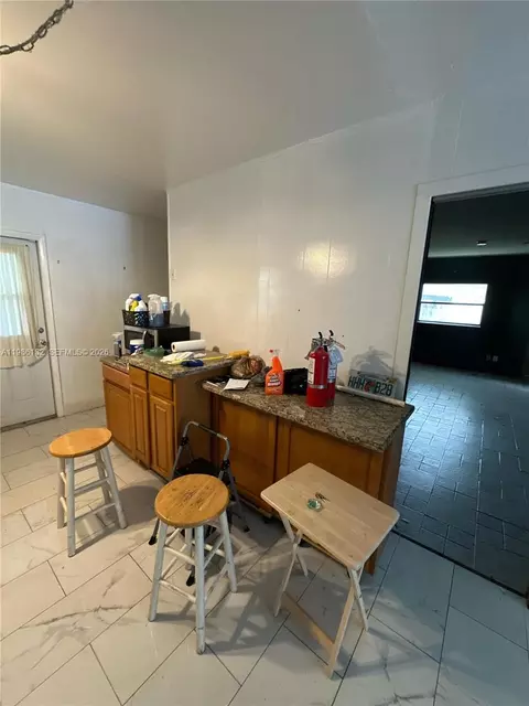 Kitchen - 162 SE 27th Way, Boynton Beach, FL 33435 photo 2 of 5