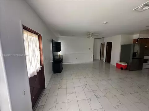 Living - 162 SE 27th Way, Boynton Beach, FL 33435 photo 7 of 7