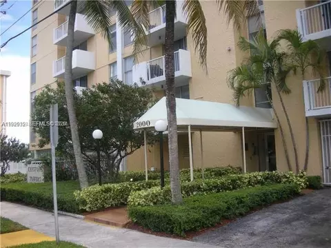 2000 NE 135th St #1002, North Miami, FL 33181