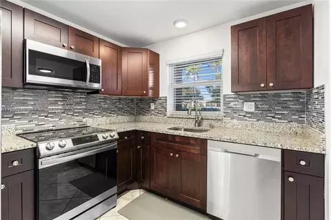 9540 Sunrise Lakes Blvd #103, Sunrise, FL 33322