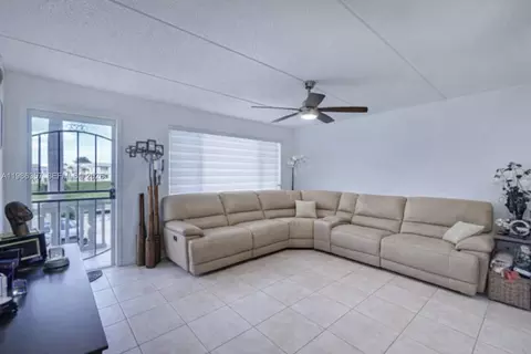 400 W Village Green Cir W #216, Palm Springs, FL 33461