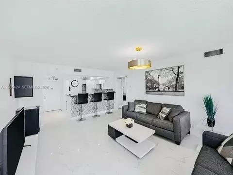 20301 W Country Club Dr #1023, Aventura, FL 33180