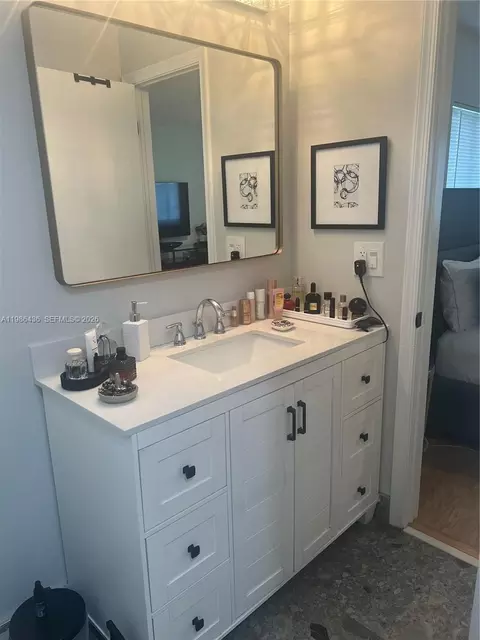 8221 NW 14th St, Plantation, FL 33322