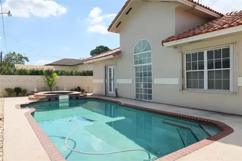 Exterior - 661 NE 4th Pl, Hialeah, FL 33010 photo 2 of 4