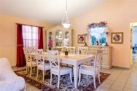 Dining - 661 NE 4th Pl, Hialeah, FL 33010 photo 1 of 2