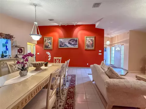 Dining - 661 NE 4th Pl, Hialeah, FL 33010 photo 2 of 2