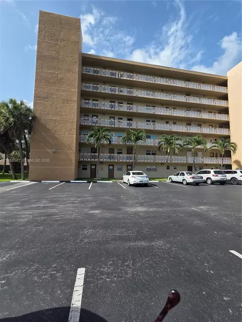 620 NE 12th Ave #101, Hallandale Beach, FL 33009